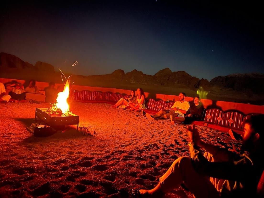 מלון Wadi Rum Shooting Stars Camp מראה חיצוני תמונה